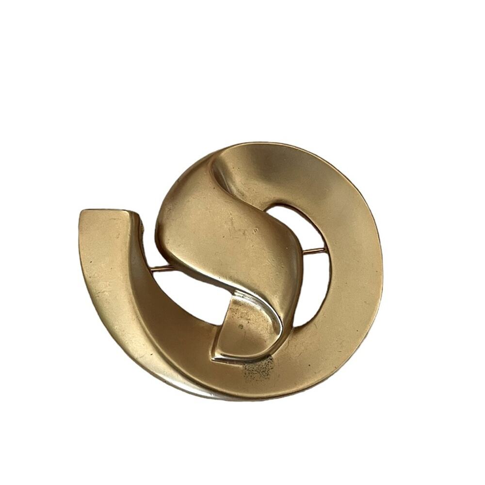 Vintage Avon Dimensional Large Matte Gold
Tone Round Pin Brooch 2.25" Swirl